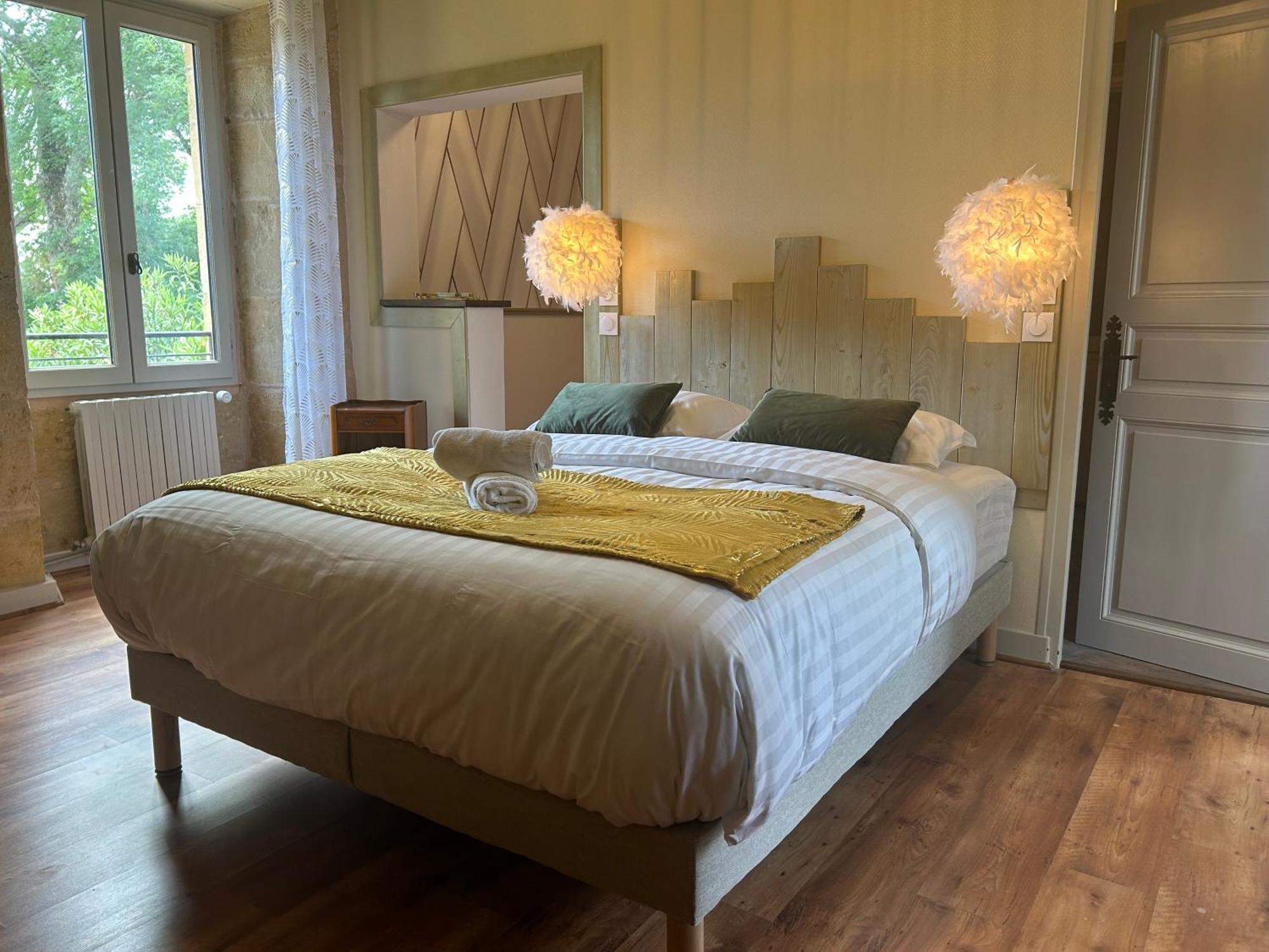 Demeure Du Vallon - Chambres D'Hotes De Charme Azerat Eksteriør bilde