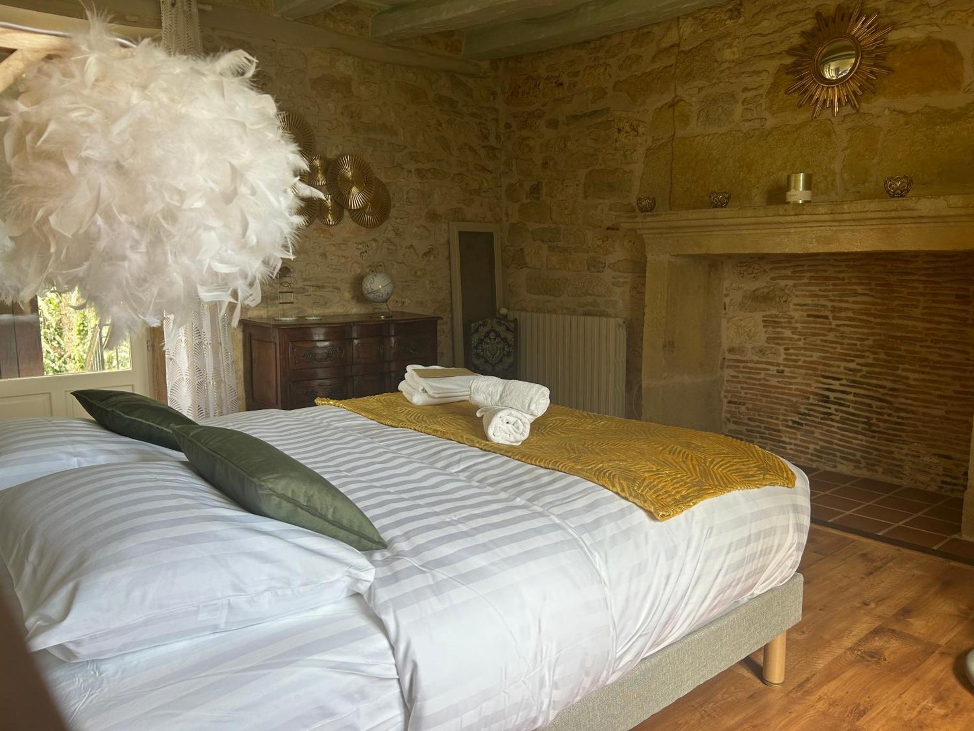 Demeure Du Vallon - Chambres D'Hotes De Charme Azerat Eksteriør bilde